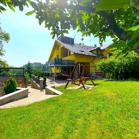 Maxovo Kralovstvi Appartement Rovensko pod Troskami Buitenkant foto