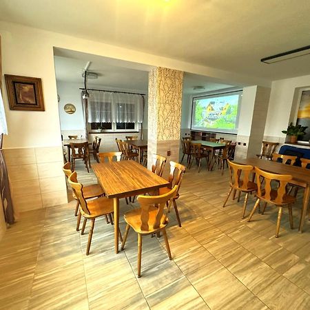 Maxovo Kralovstvi Appartement Rovensko pod Troskami Buitenkant foto