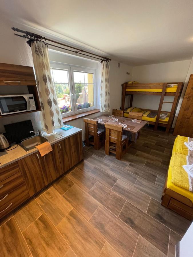 Maxovo Kralovstvi Appartement Rovensko pod Troskami Buitenkant foto
