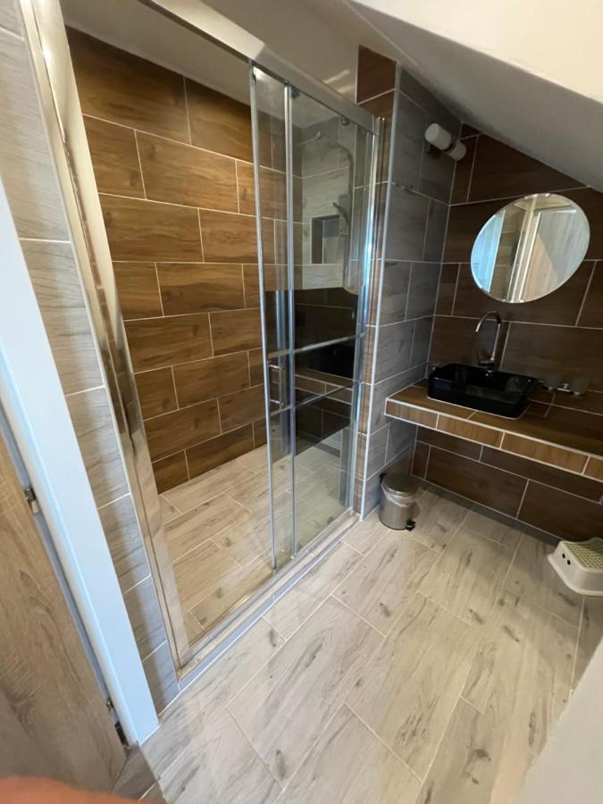 Maxovo Kralovstvi Appartement Rovensko pod Troskami Buitenkant foto