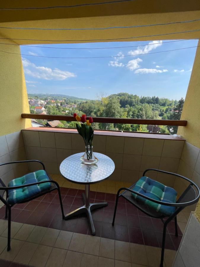 Maxovo Kralovstvi Appartement Rovensko pod Troskami Buitenkant foto