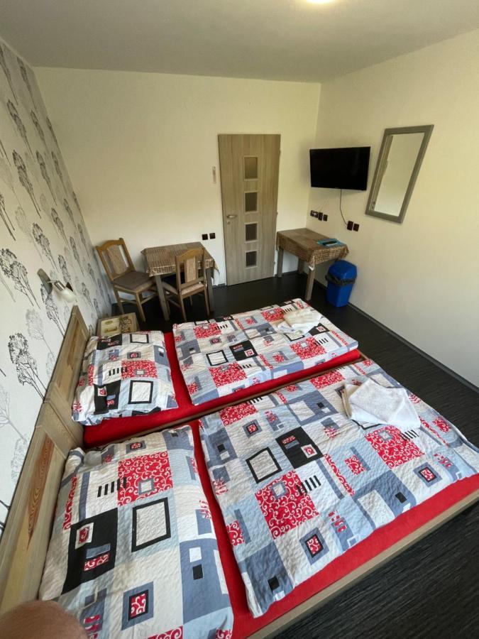 Maxovo Kralovstvi Appartement Rovensko pod Troskami Buitenkant foto