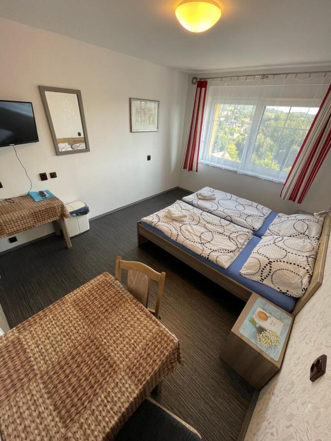 Maxovo Kralovstvi Appartement Rovensko pod Troskami Buitenkant foto