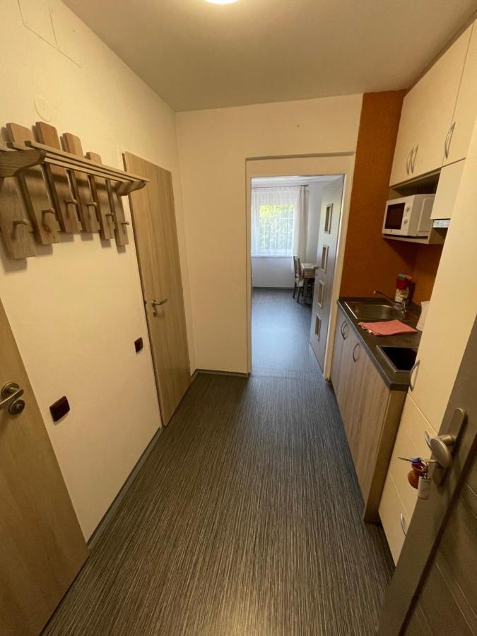 Maxovo Kralovstvi Appartement Rovensko pod Troskami Buitenkant foto