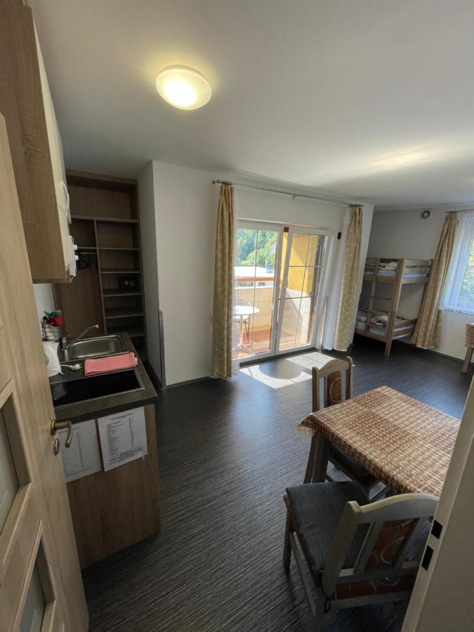 Maxovo Kralovstvi Appartement Rovensko pod Troskami Buitenkant foto