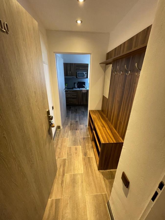 Maxovo Kralovstvi Appartement Rovensko pod Troskami Buitenkant foto