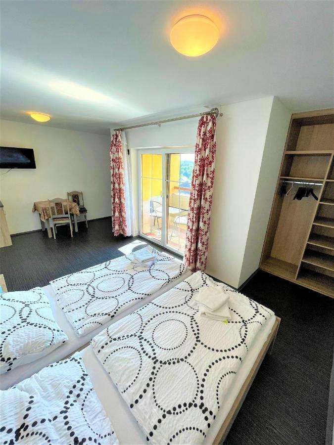 Maxovo Kralovstvi Appartement Rovensko pod Troskami Buitenkant foto