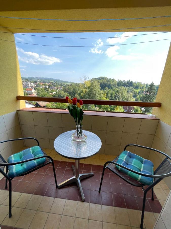 Maxovo Kralovstvi Appartement Rovensko pod Troskami Buitenkant foto