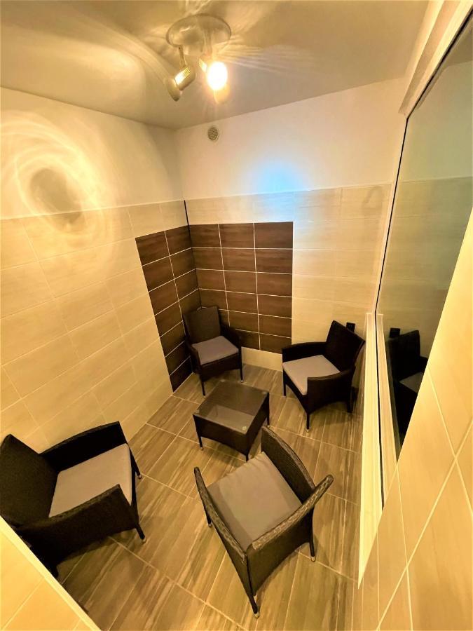 Maxovo Kralovstvi Appartement Rovensko pod Troskami Buitenkant foto