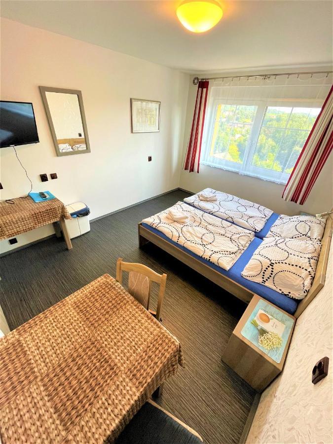 Maxovo Kralovstvi Appartement Rovensko pod Troskami Buitenkant foto