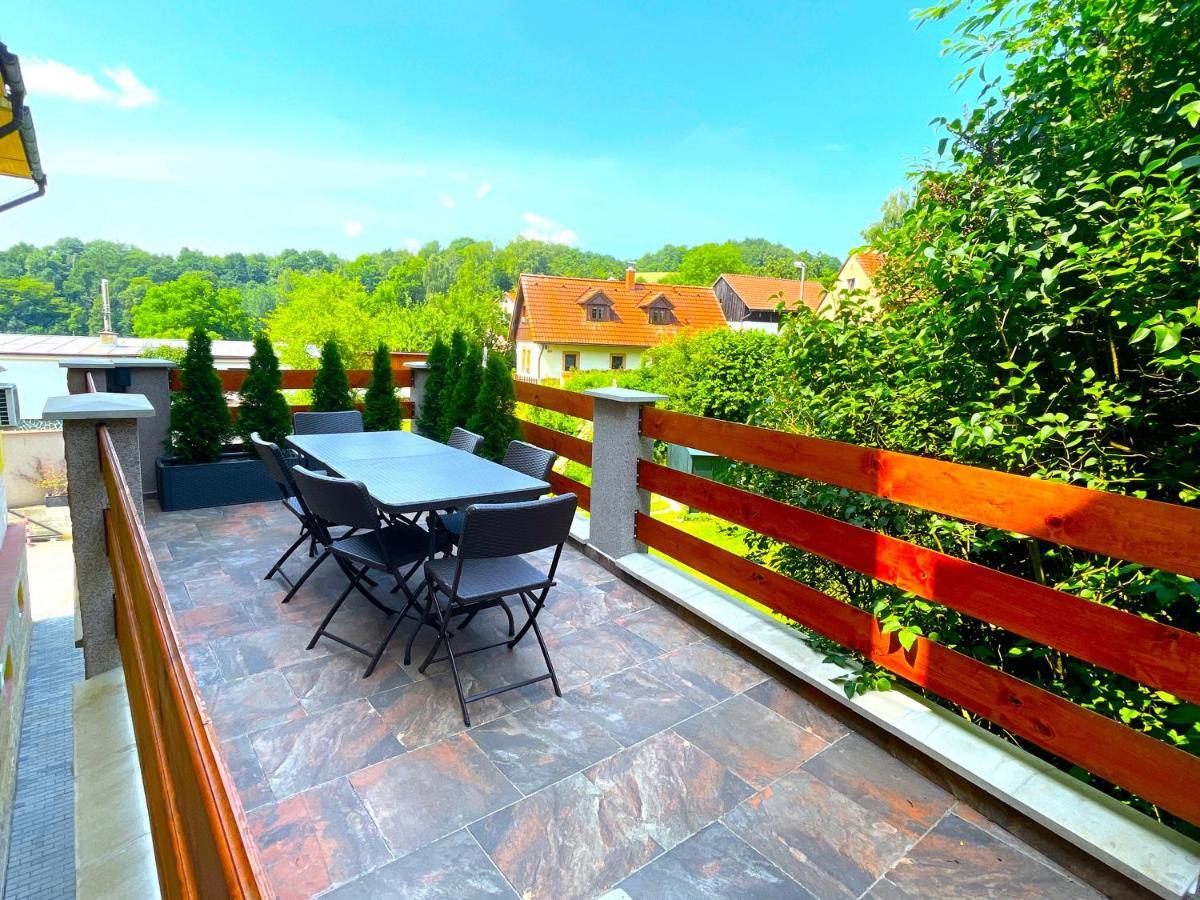 Maxovo Kralovstvi Appartement Rovensko pod Troskami Buitenkant foto