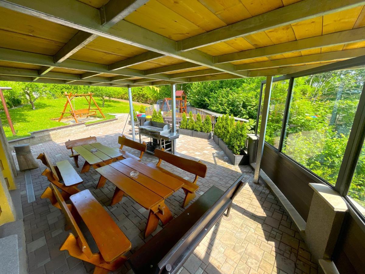 Maxovo Kralovstvi Appartement Rovensko pod Troskami Buitenkant foto