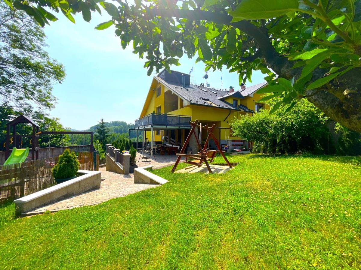 Maxovo Kralovstvi Appartement Rovensko pod Troskami Buitenkant foto