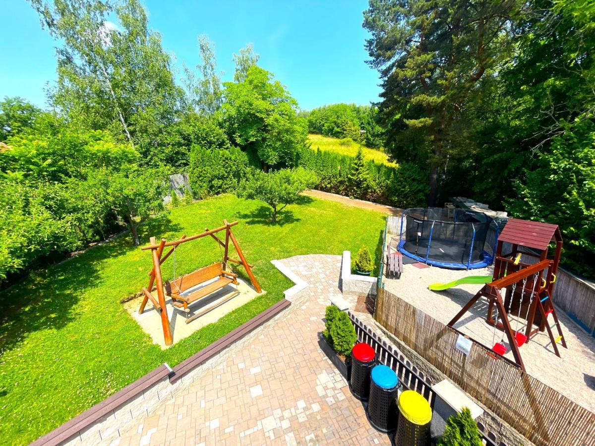 Maxovo Kralovstvi Appartement Rovensko pod Troskami Buitenkant foto