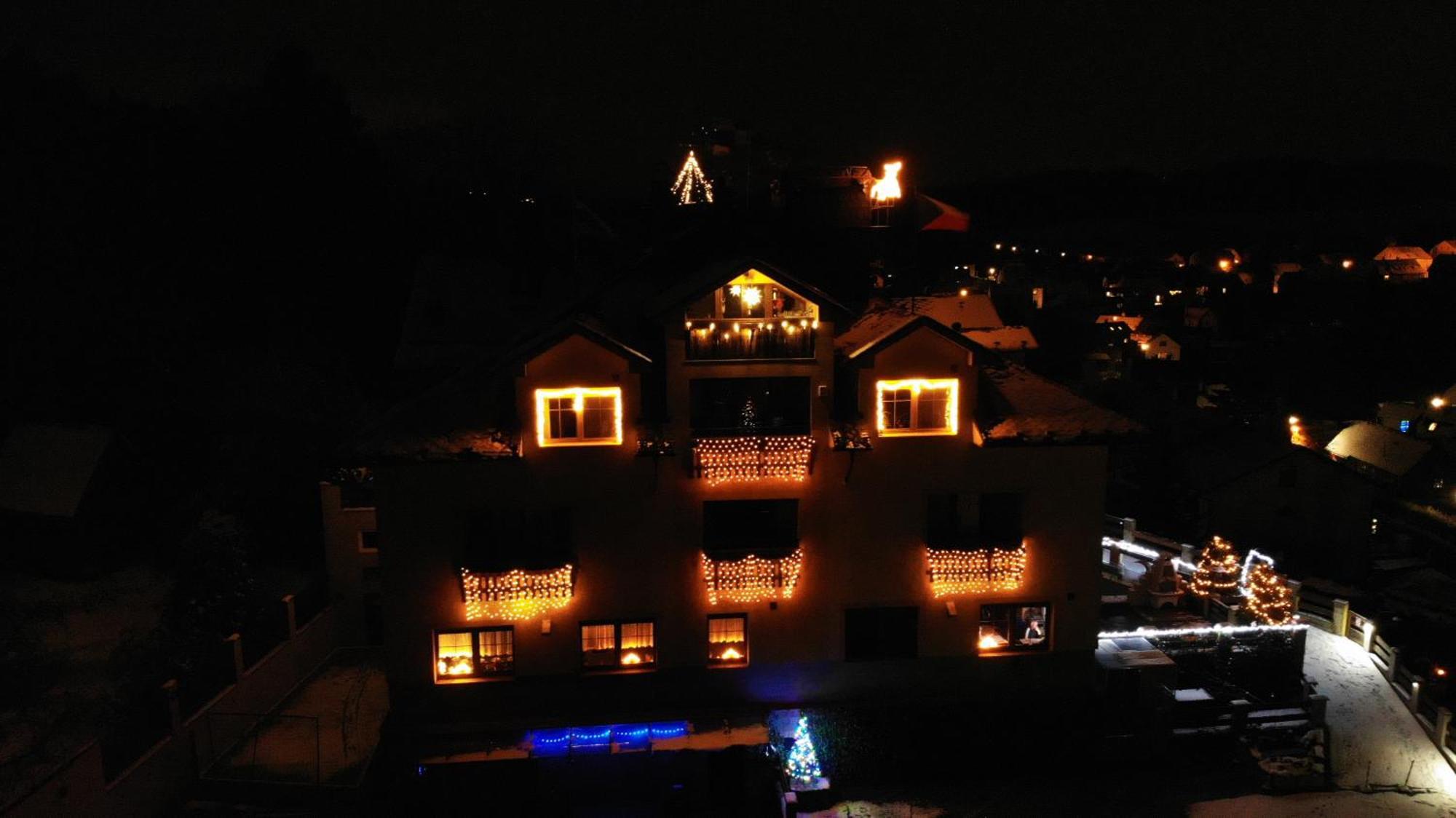 Maxovo Kralovstvi Appartement Rovensko pod Troskami Buitenkant foto