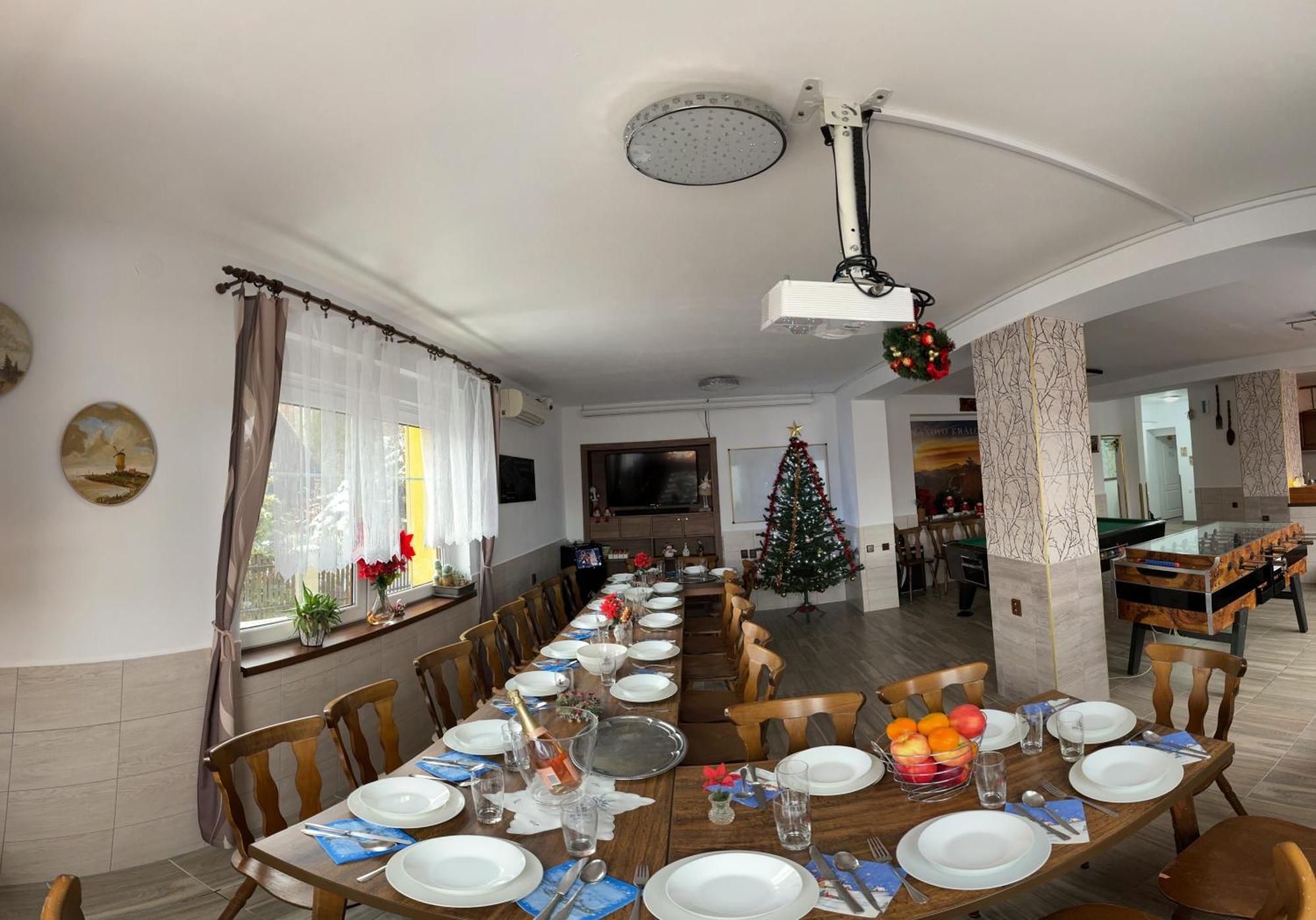 Maxovo Kralovstvi Appartement Rovensko pod Troskami Buitenkant foto