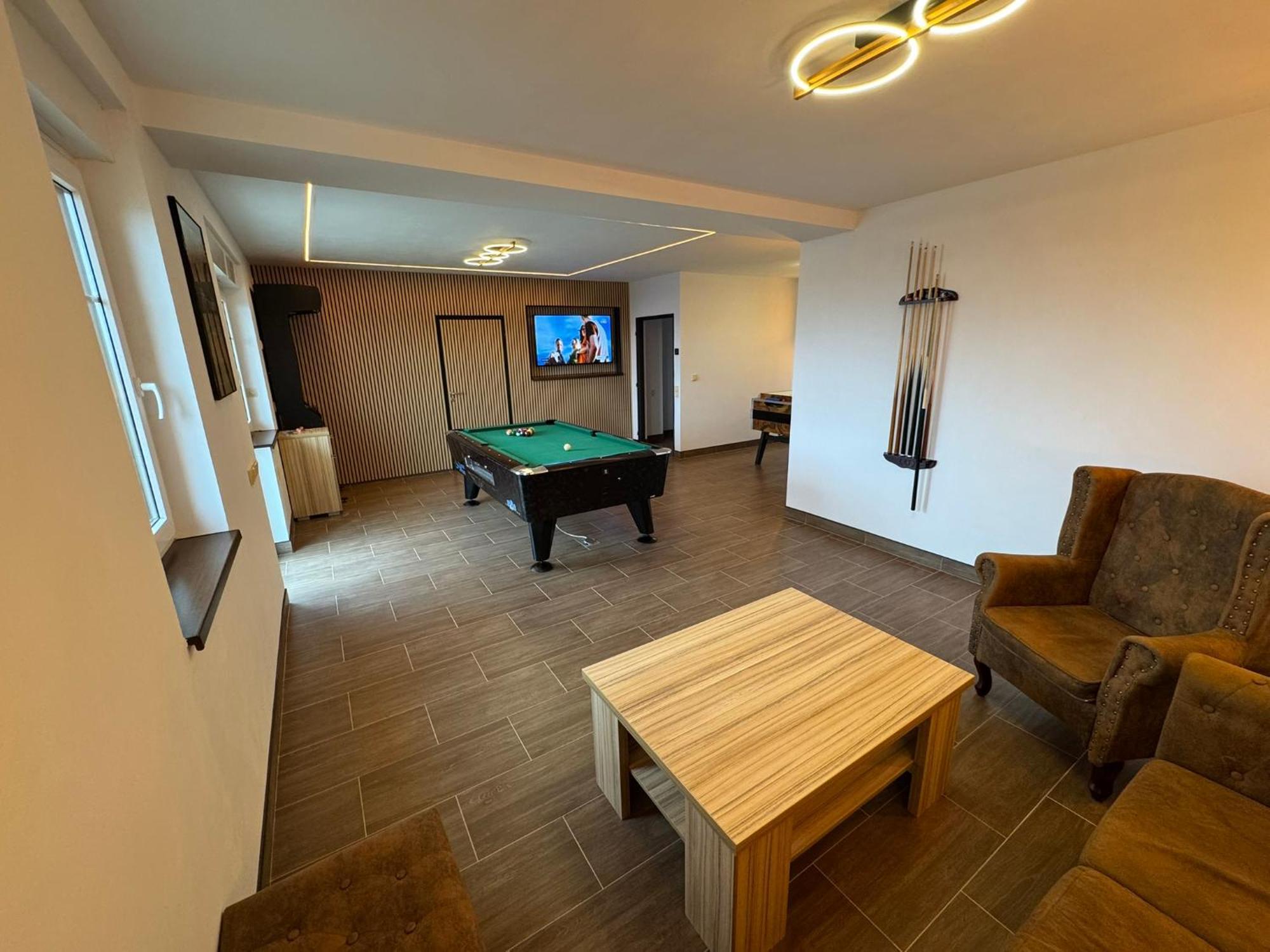 Maxovo Kralovstvi Appartement Rovensko pod Troskami Buitenkant foto