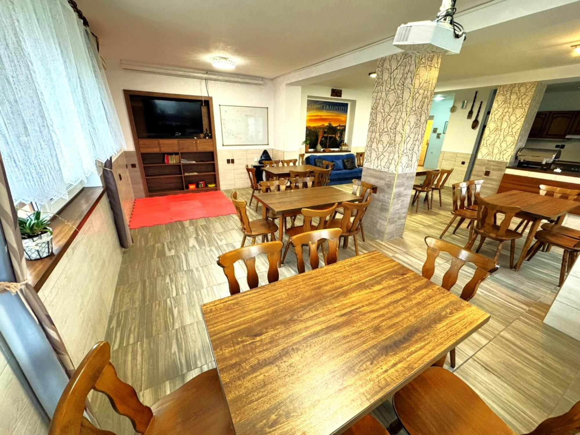 Maxovo Kralovstvi Appartement Rovensko pod Troskami Buitenkant foto